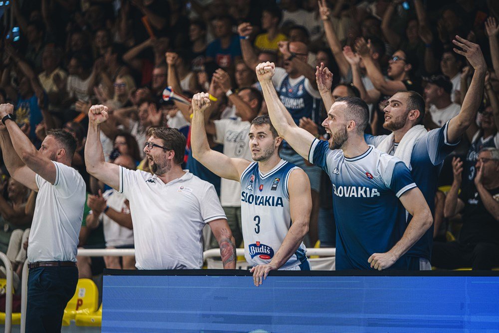 VIDEO: Basketbalisti oslavujú postup. Jasne zdolali Rumunov