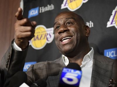 Magic Johnson by uvažoval len o vlastníctve NY Knicks