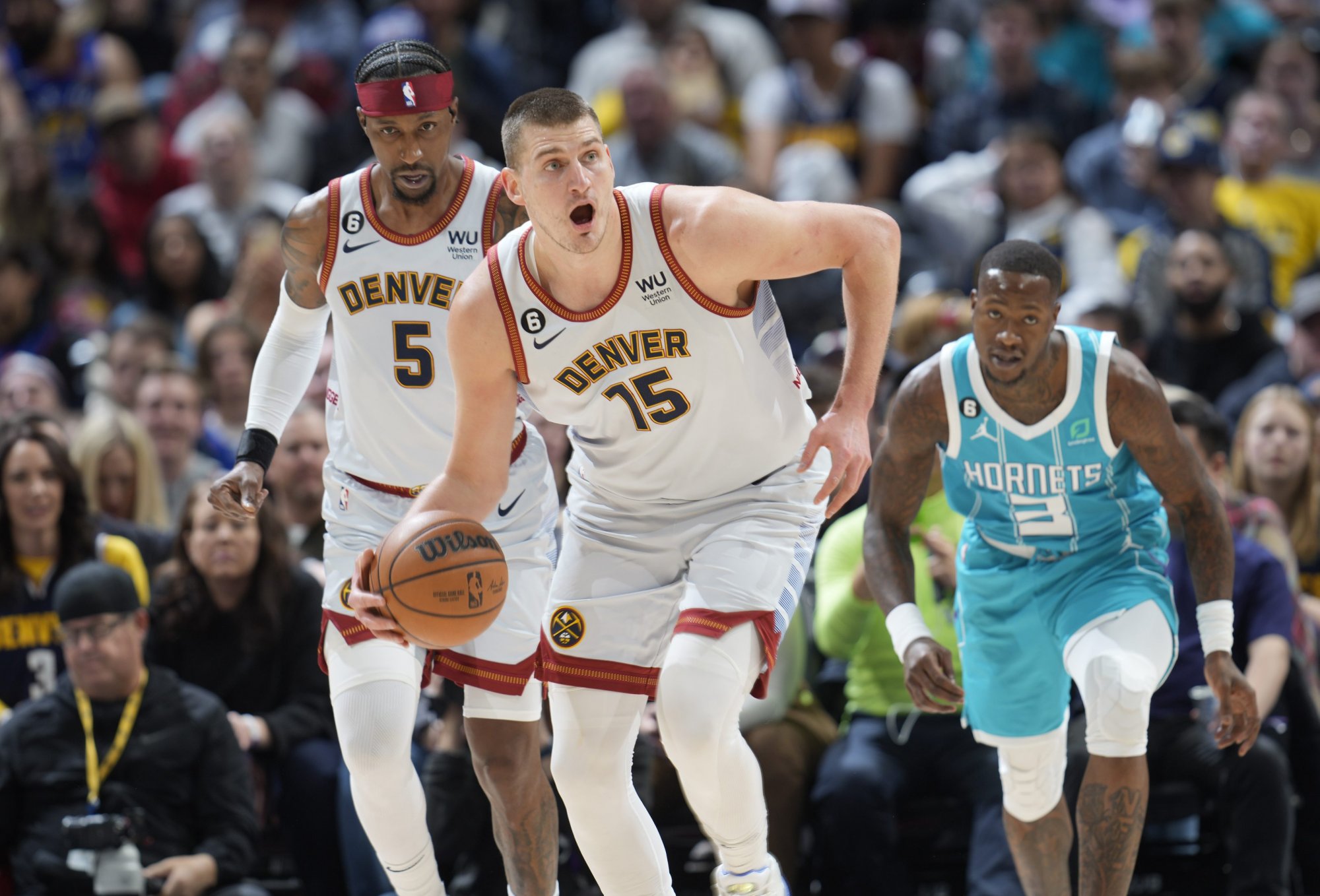 VIDEO: Jokič potiahol Denver ďalším parádnym triple doublom, Toronto zastavilo Phoenix