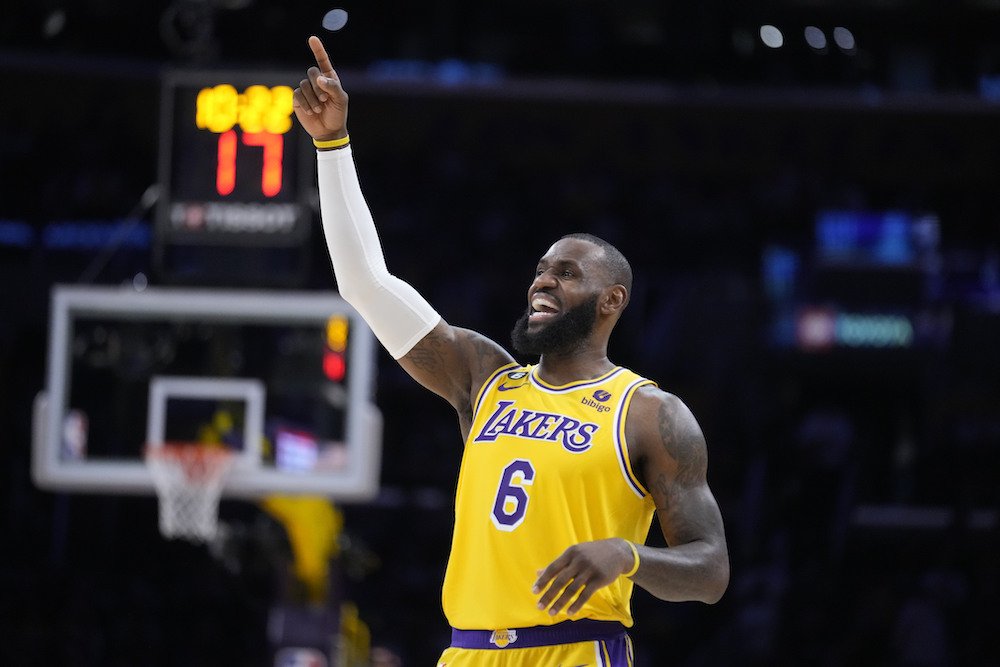 VIDEO: LeBron James prekonal hranicu 39 tisíc bodov, v Atlante padlo 309 bodov