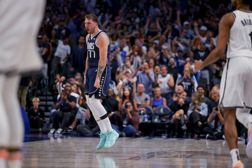 VIDEO: Lukovi vyšiel parádny trik na LeBrona, Popovich zastavil bučiacich fanúšikov