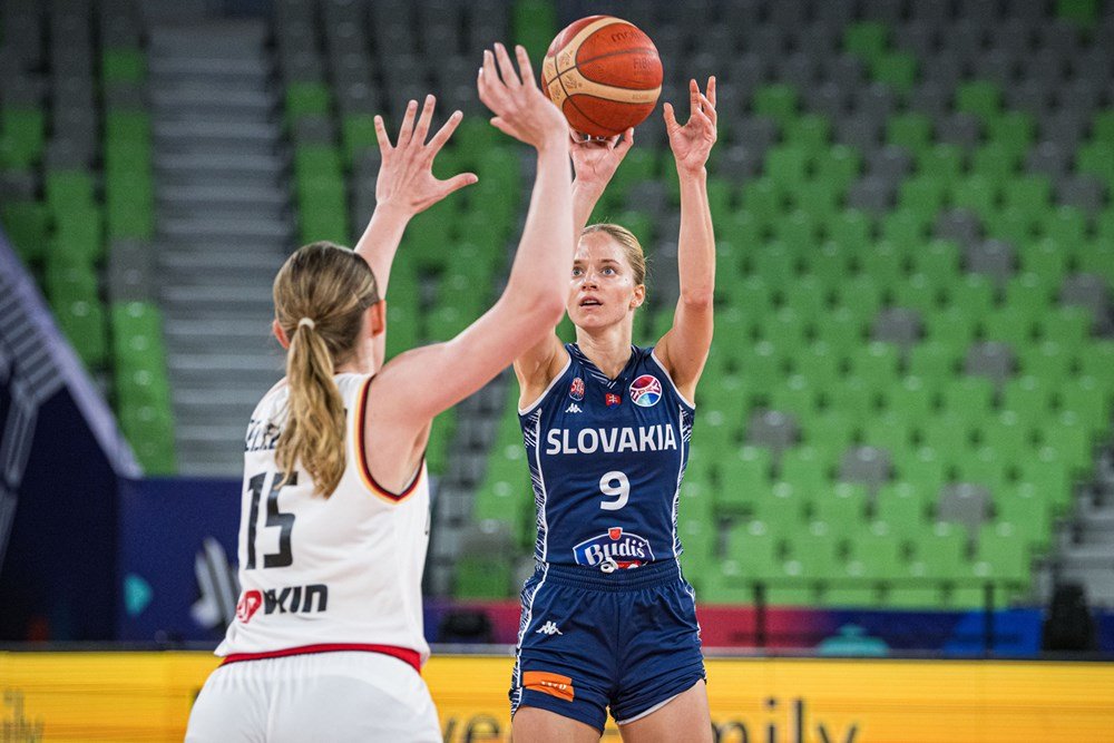 Páleníková: Prvýkrát som zažila strach o život. Tesne ako som odletela, začali padať aj k nám rakety (rozhovor)