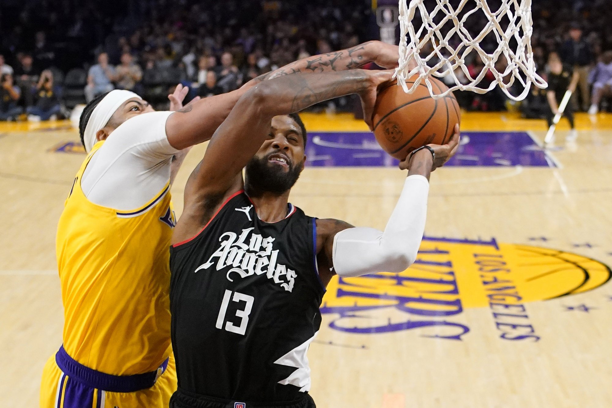 VIDEO: Jedenásť prehier po sebe a dosť, Lakers konečne zdolali Clippers
