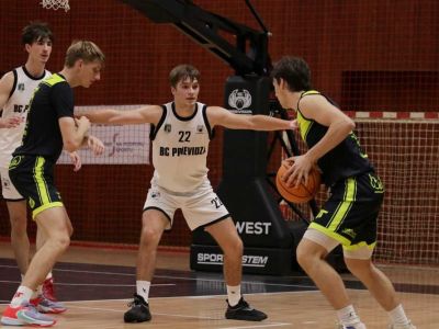 FOTO: V prvej lige stále tri tímy s plným počtom bodov, prievidzské B-éčko s prvou výhrou