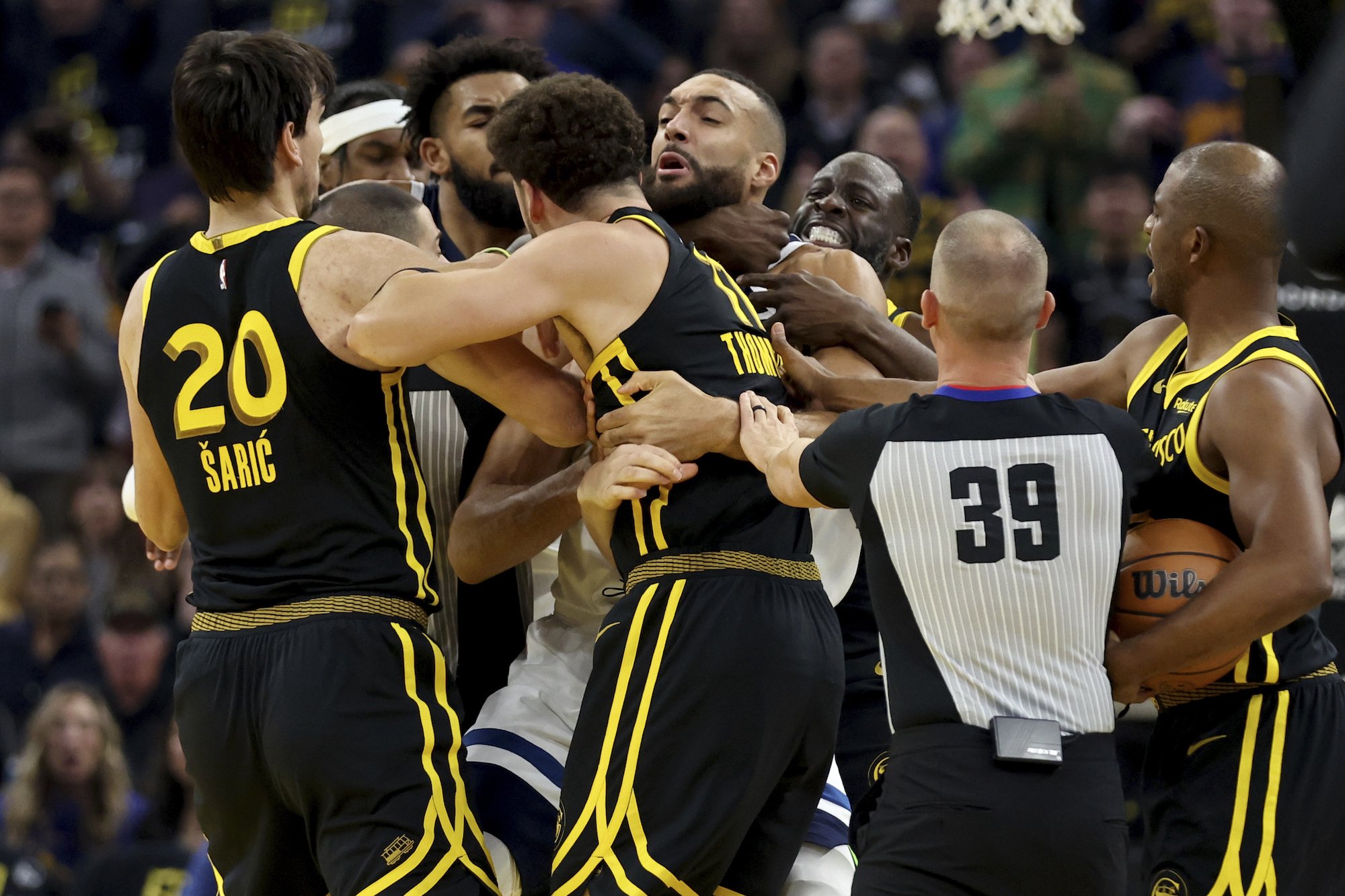 Pomoc spoluhráčovi alebo psychiatria? Draymond Green škrtil Rudyho Goberta