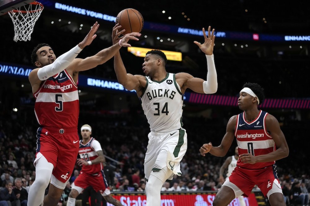 VIDEO: Milwaukee sa po zlom úvode rozbehlo, Giannis dominoval so 42 bodmi