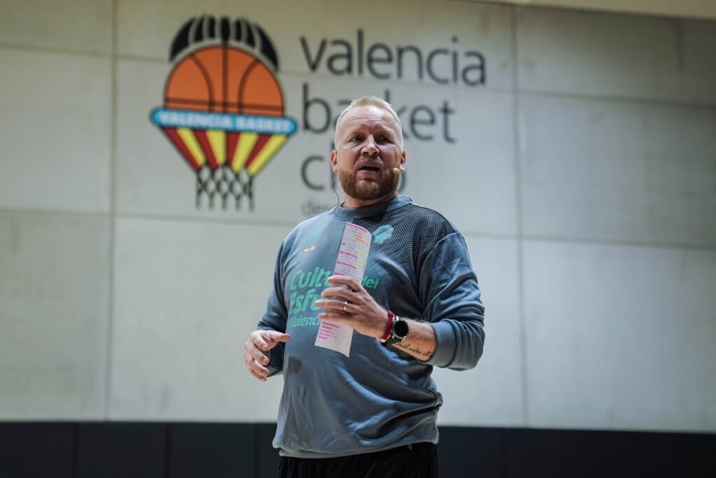 Maroš Kováčik viedol seminár vo Valencii: Osem sekúnd rozložených do vyše dvoch hodín