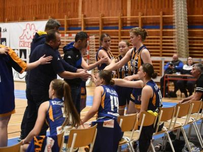 Po polke sezóny na čele stále nezdolané juniorky Young Angels