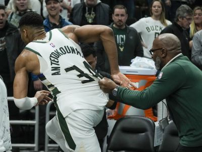 VIDEO: Giannis nastrieľal rekordných 64 bodov a takmer sa pobil