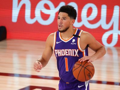 VIDEO: Booker explodoval 46 bodmi, Giannis obrovským triple-doublom