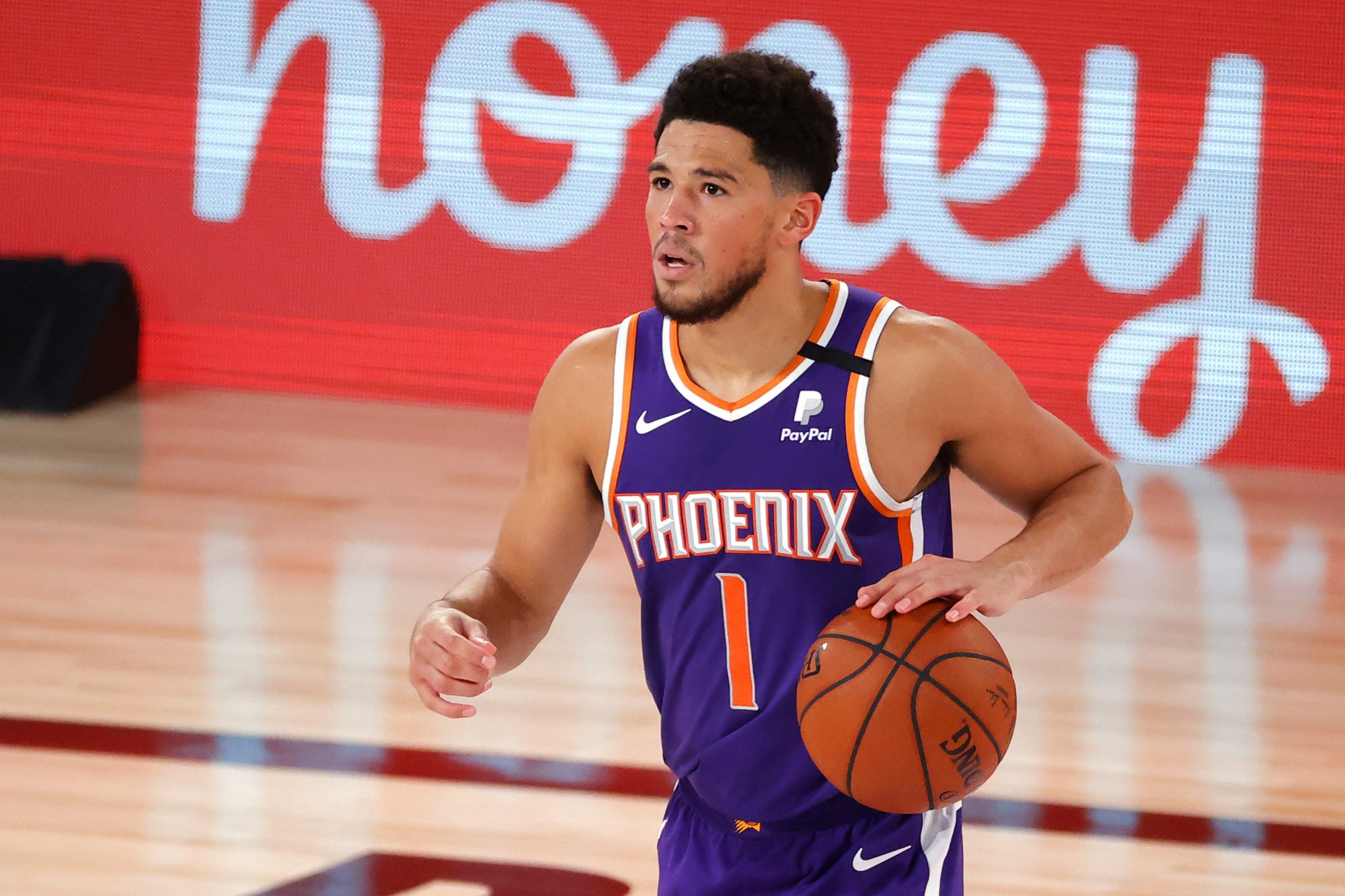VIDEO: Booker explodoval 46 bodmi, Giannis obrovským triple-doublom