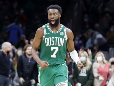 VIDEO: Boston naťahuje úžasnú domácu sériu, Lakers opäť prehrali