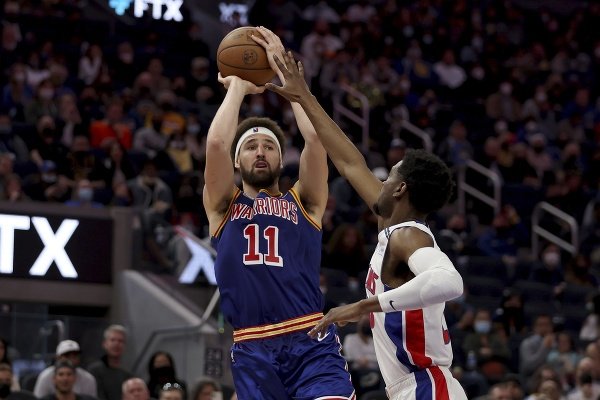 VIDEO: Golden State vyhralo v Chicagu, dav vybučal zosnulého manažéra Bulls