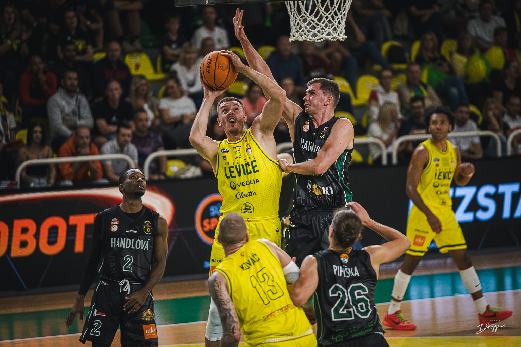 Levice dovolili Handlovej v druhom polčase len 22 bodov, výhrou si poistili vedenie v tabuľke