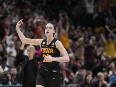 Hrá ako LeBron mixnutý Stephom Currym, trash talk má ako Draymond Green. Jej zápasy sú sledovanejšie ako NBA