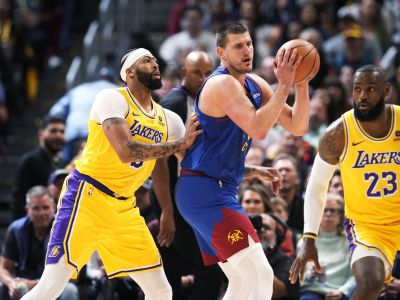 VIDEO/NBA play-off: Denver nedal opäť v závere šancu Lakers a vedie už 3:0