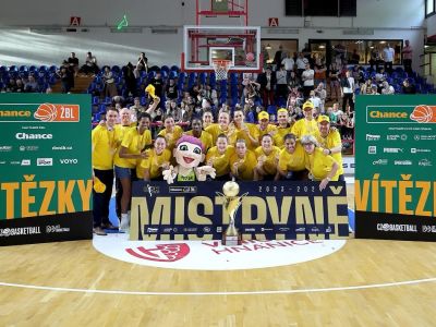 Ďalšia trofej pre Hejkovú. USK Praha oslavuje 14. titul za sebou