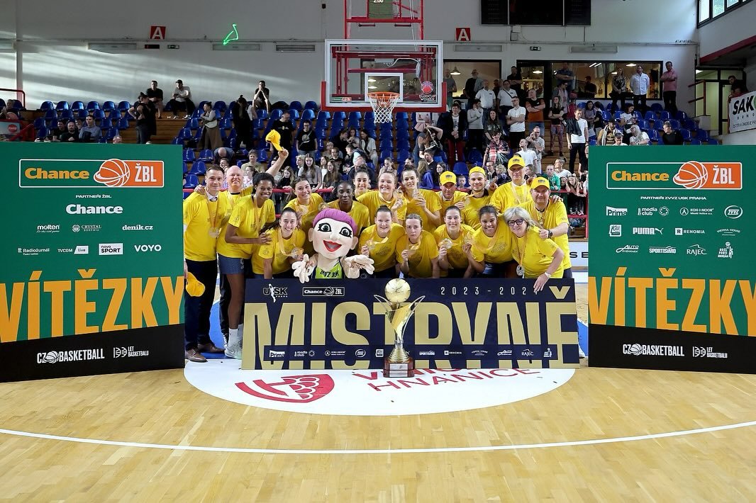 Ďalšia trofej pre Hejkovú. USK Praha oslavuje 14. titul za sebou