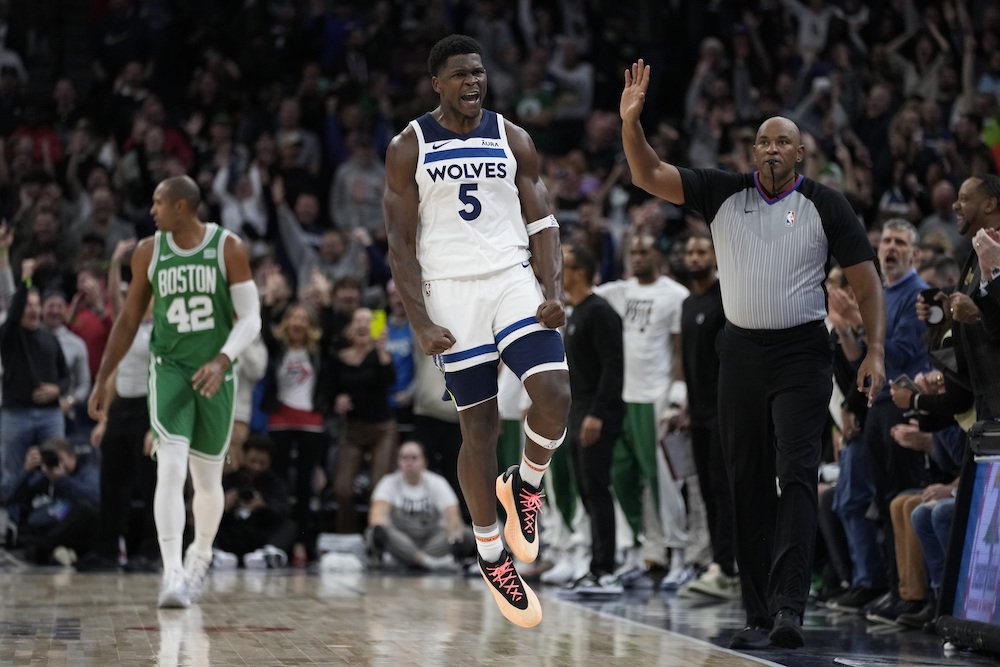 Vysmievali sa im za najhorší trejd histórie NBA, teraz začali s najlepšou obranou