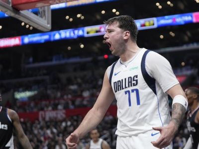 VIDEO/NBA play-off: Dobitý Dončič pretlačil s Dallasom Oklahomu, vedie aj Boston nad Clevelandom