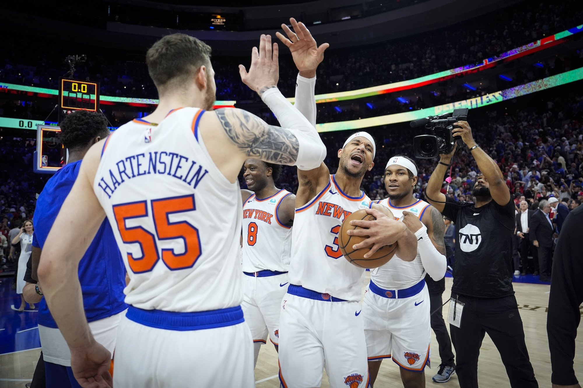 VIDEO/NBA play-off: Knicks zvládli ďalšiu tesnú koncovku a vyradili Embiidovu Philadelphiu
