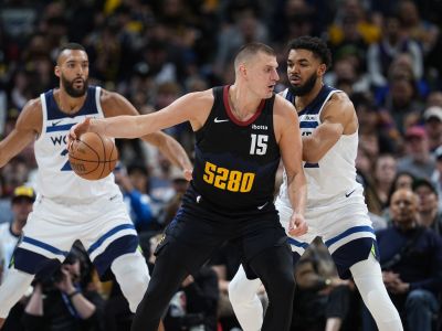 VIDEO/NBA play-off: Denver má proti Minnesote mečbal, Knicks odpovedali na debakel debaklom