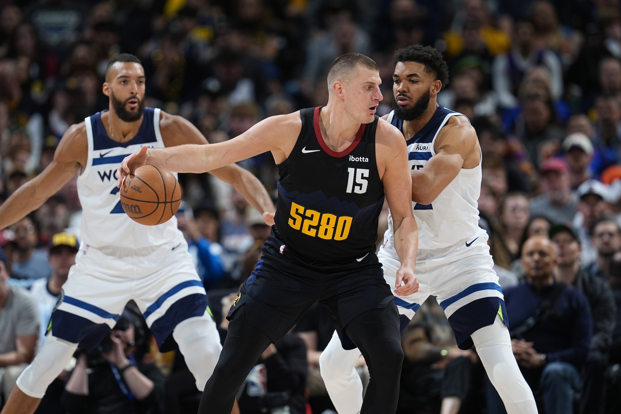 VIDEO/NBA play-off: Denver má proti Minnesote mečbal, Knicks odpovedali na debakel debaklom