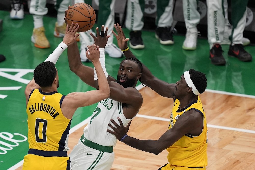 VIDEO/NBA play-off: Indiana mohla prekvapiť Boston už na úvod, Celtics zachraňovali výhru cez predĺženie