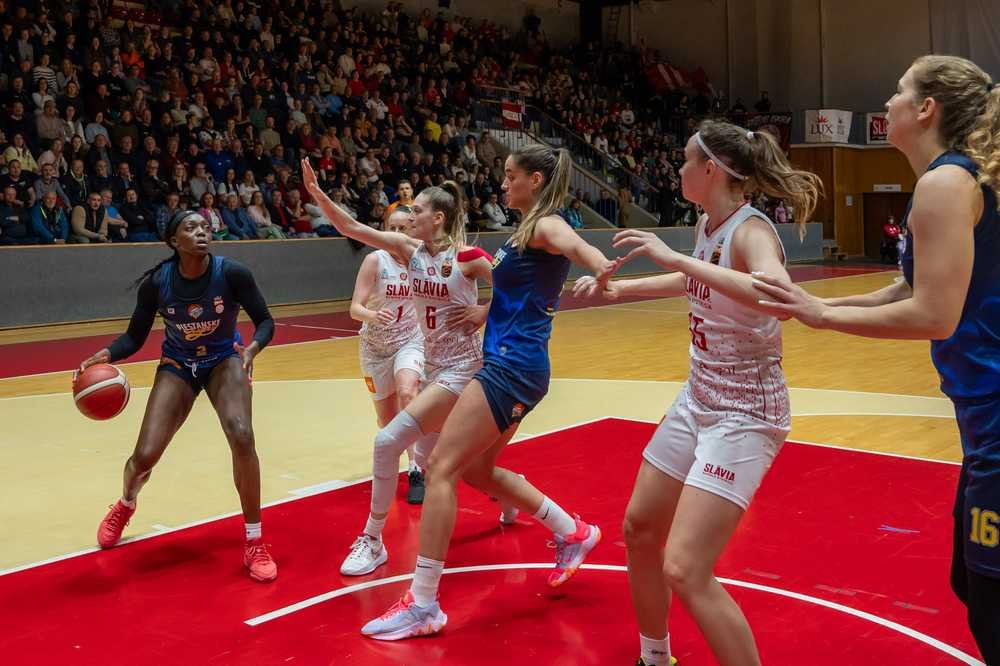 Spoločná federálna ženská liga sa posúva o rok, muži pokračujú v pohári