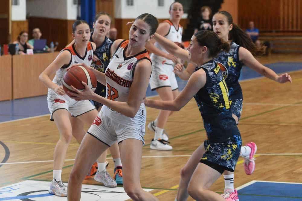 FOTO/VIDEO/M-SR Kadetky U17: Titul pre Košice, bronz berú Klokani, piata je Sereď a siedmy Slovan