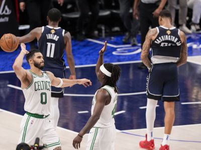 VIDEO/NBA finále: Celtics vyhrali aj v Dallase a od zisku rekordného titulu ich delí už len jedna výhra