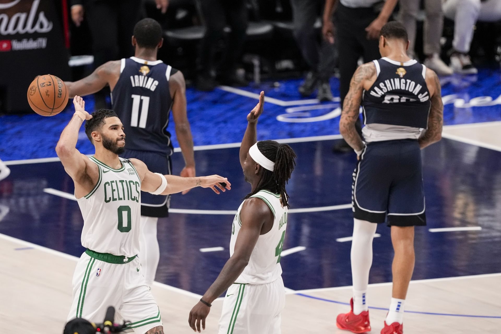 VIDEO/NBA finále: Celtics vyhrali aj v Dallase a od zisku rekordného titulu ich delí už len jedna výhra
