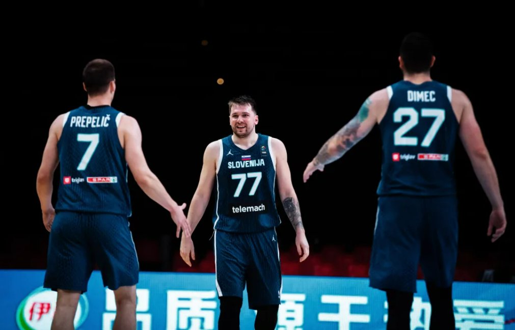 VIDEO: Dončič nastúpi v semifinále olympijskej kvalifikácie proti Giannisovi, iba jeden z nich sa predstaví v Paríži