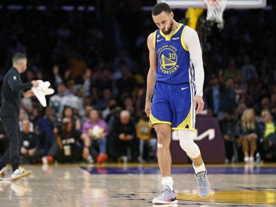 Odmietol hrať o titul, vybrali si veľké milióny. Curry schytáva kritiku za výnimočnú lojalitu