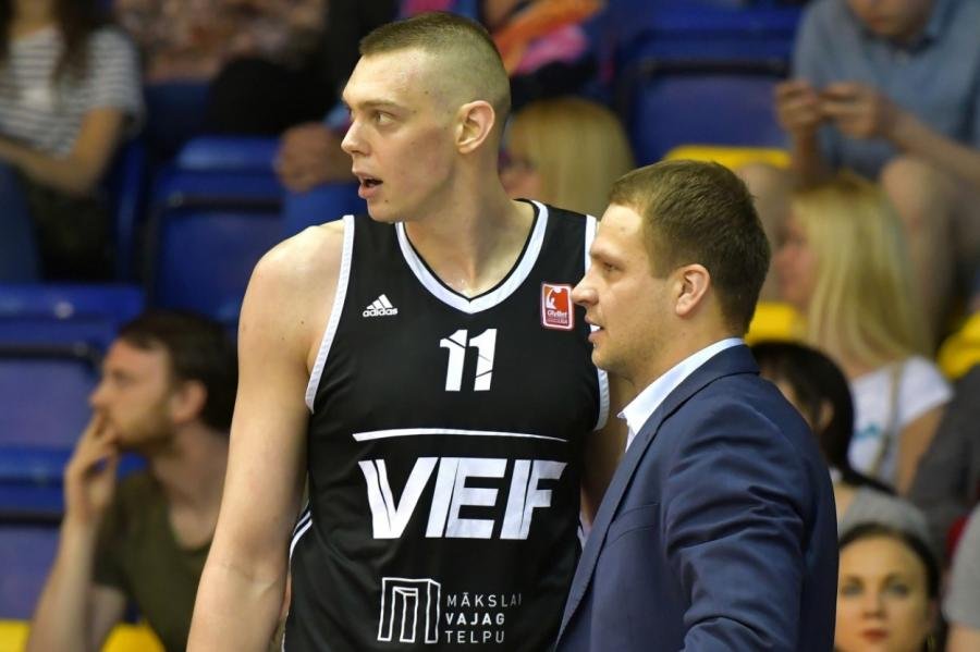 Do rytierskej zbroje sa na Spiši oblečie aj skúsený Lotyš