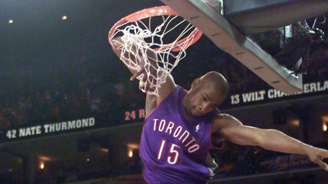 Naučil Kanaďanov milovať basketbal, nenávideli ho, ale teraz mu Toronto vyvesí dres