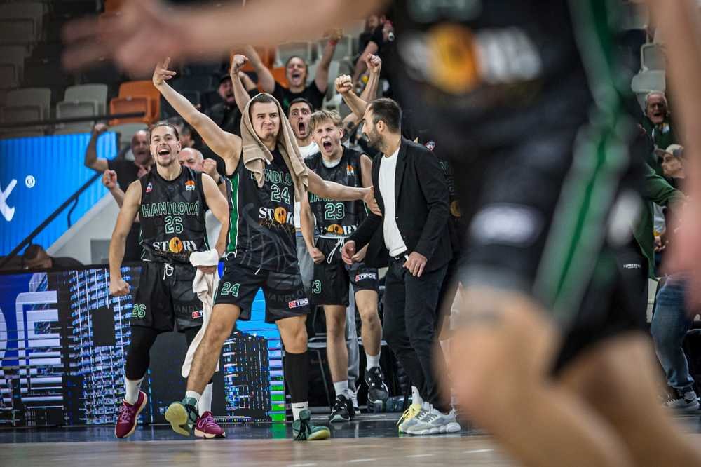 FOTO: Baník vyhral v Gopass aréne, Patrioti padli u Rytierov, Lučenec chvíľu trápil Prievidzu, Komárno a Blue Wings víťazne
