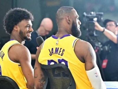VIDEO: LeBron si splnil sen, nastúpil po boku syna. Na Bronnyho som veľmi hrdý, vravel po výhre