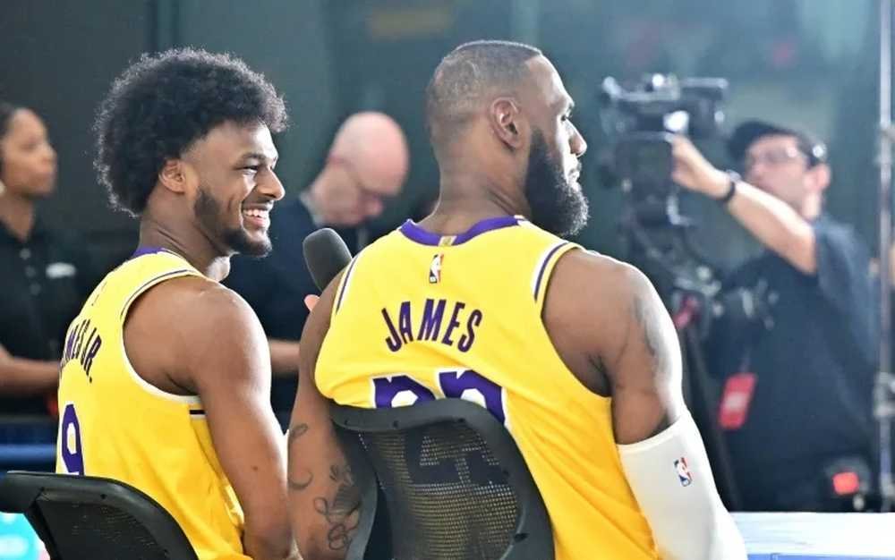 VIDEO: LeBron si splnil sen, nastúpil po boku syna. Na Bronnyho som veľmi hrdý, vravel po výhre