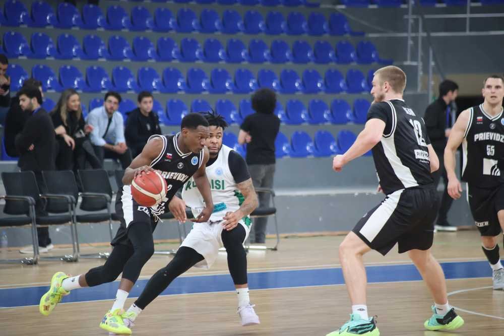 FOTO/VIDEO: Divoký záver pokazil dojem, Prievidza ale získala výhru