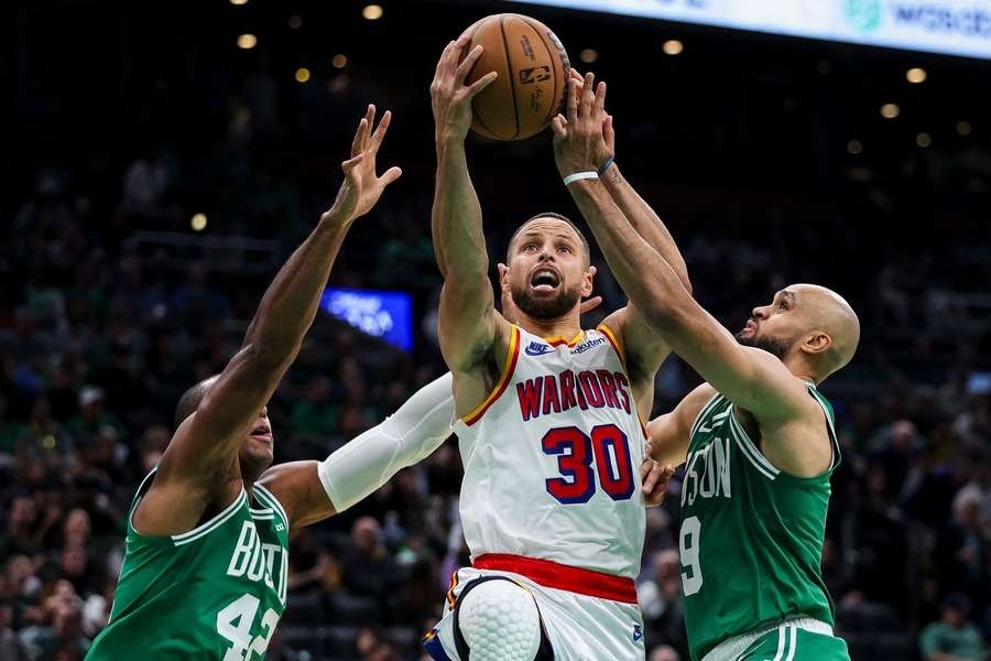 VIDEO: Golden State šokovalo Boston, oslabený Denver pretlačil vedúce OKC