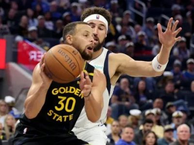 VIDEO: Skvelý Curry pokazil Thompsonovi návrat, Knicks zas Embiidovi