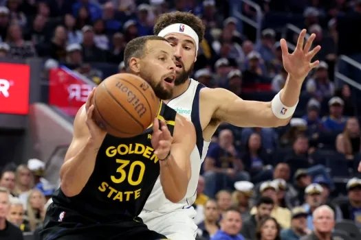 VIDEO: Skvelý Curry pokazil Thompsonovi návrat, Knicks zas Embiidovi