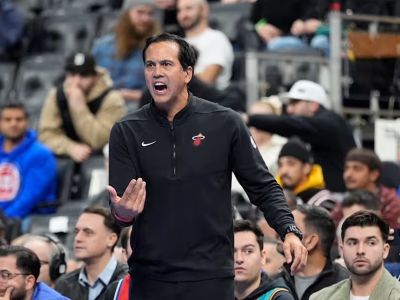 Aj najlepší tréner NBA vie spraviť detinskú chybu, ktorá stála jeho tím zápas