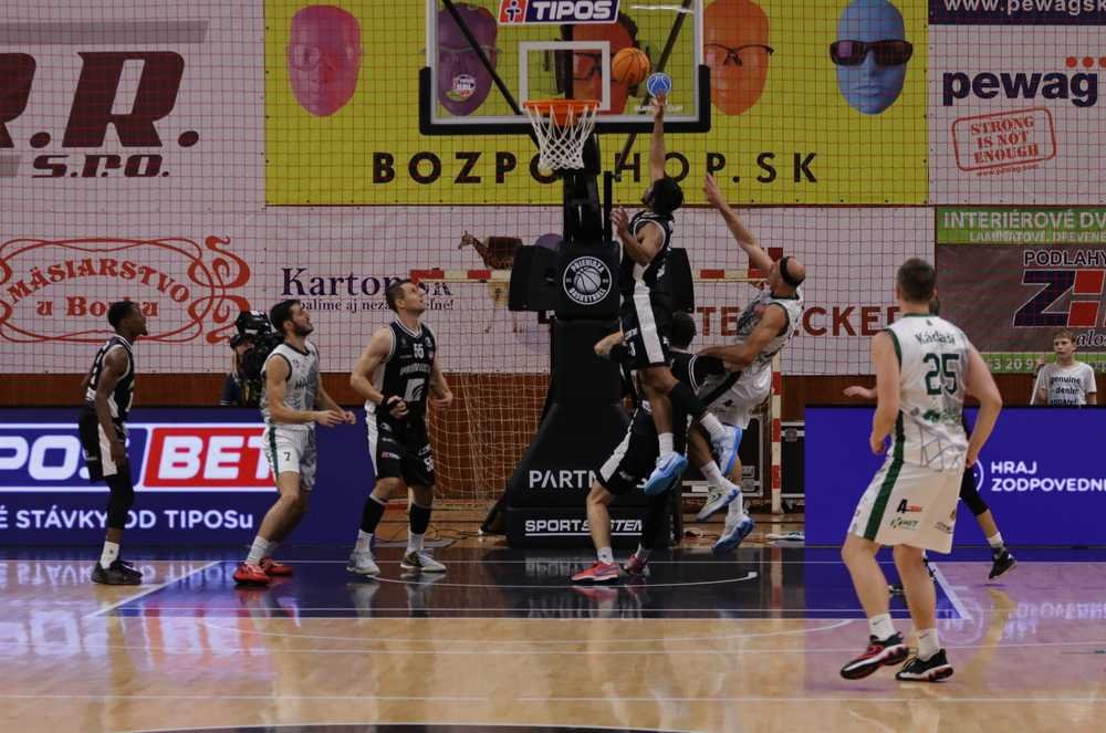 FOTO/VIDEO: Levice museli otáčať poriadne manko, Hornej Nitre teraz vládne Handlová