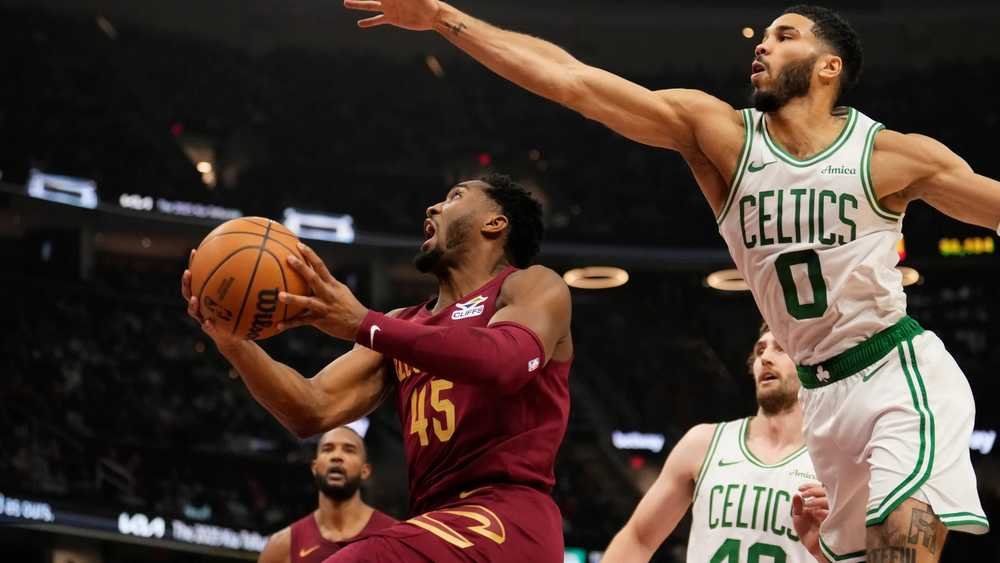 VIDEO: Dončič sa vrátil vo veľkom štýle, Cleveland pretlačil aj majstrovský Boston