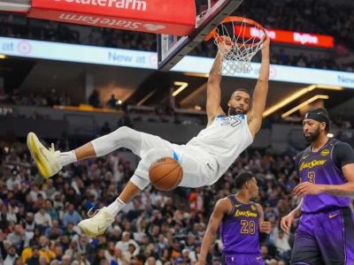 VIDEO: Minnesota deklasovala Lakers, LeBron dal len 10 bodov