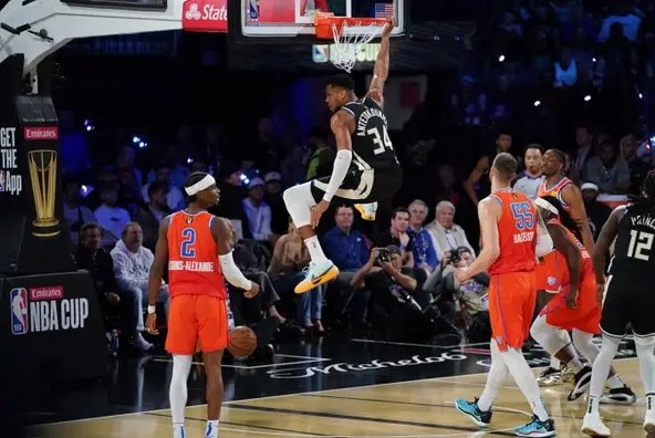 VIDEO: ‚Greek freak‘ s triple-double a NBA Cup pre Bucks