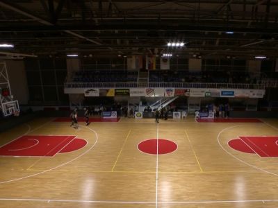 FOTO/VIDEO: Basketbal v polovičnej tme. V Lučenci vládli partizánske podmienky, Inter ich vôbec nezvládol