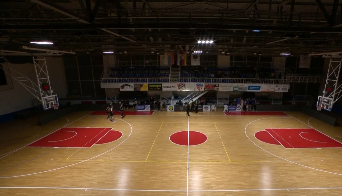 FOTO/VIDEO: Basketbal v polovičnej tme. V Lučenci vládli partizánske podmienky, Inter ich vôbec nezvládol